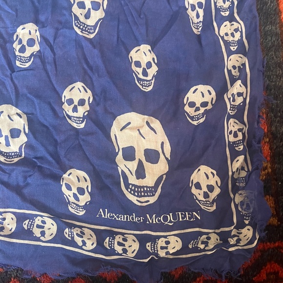 Alexander McQueen skull scarf